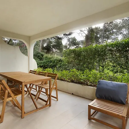 Semesterbostad Garden House *