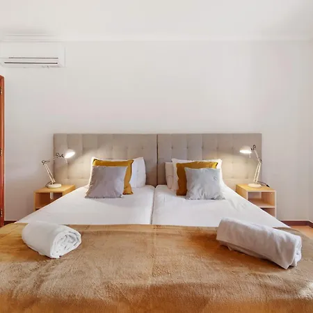 Semesterbostad Garden House *